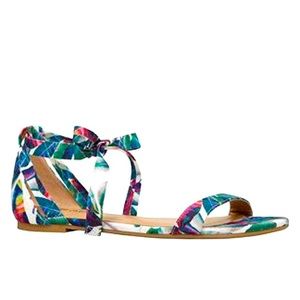 Call It Spring Caderasen